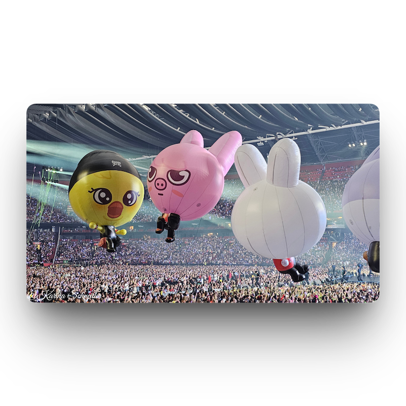 big balloon parade at straykids concert Amsterdan Arena 2025